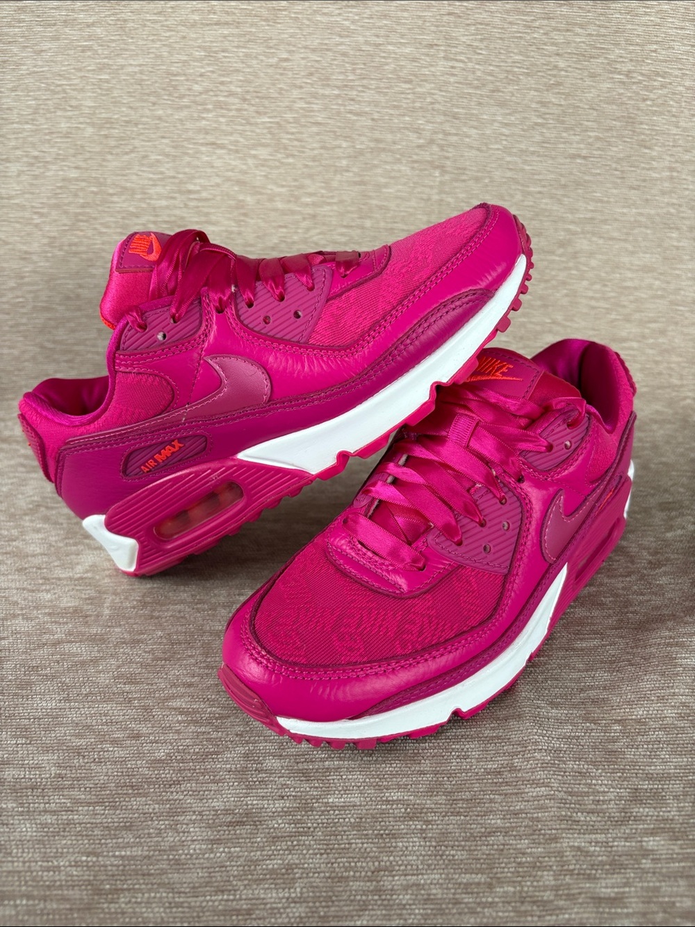 Nike Women's Hot Pink Air Max 90 Sneakers Valentines Day Satin Laces Size 7.5